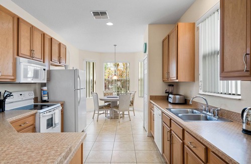 Crystal Cove Villa | Private Pool and Jacuzzi-Close to Disney Parks!