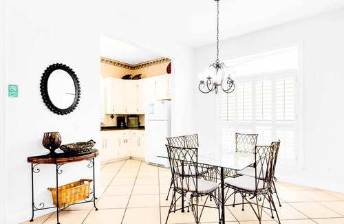 Avalon Beach Estates House | Private Single-Story Home in Gated Maravilla Sleeps 9 Walk to Beach