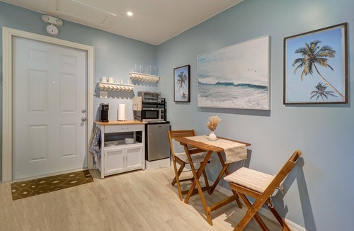 Largo Cottage | Private Surf Shack Less Than 5 Minutes to Indian Rocks Beach Bikes Included!