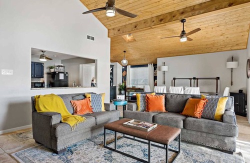 Enchanted Oaks House | Private Waterfront Cove | Game Room | Dock | Pet Friendly | Fire Pit | Kayaks | Family Time