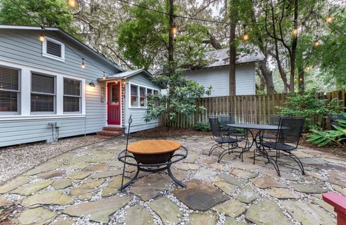 Saint Simons Island House | Proctor Cottage | Walk to Pier Village St. Simons Island Rental