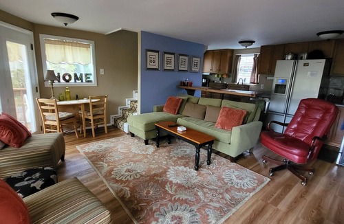 Falling Waters House | PROMO 5% WEEKLY AND 10% MONTHLY DISCOUNT! Beautiful river in front of home