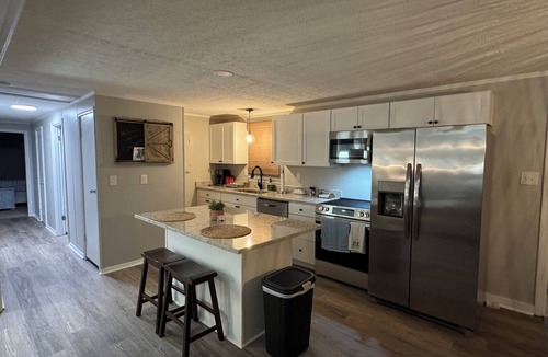 Macon House | Quaint 3-bedroom 2-bathroom house with all necessary features in welcoming Macon