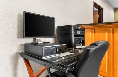 Beloit Hotel | Quality Inn Beloit