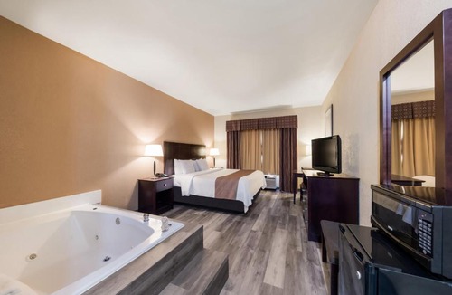 Terrell Hotel | Quality Inn & Suites Terrell