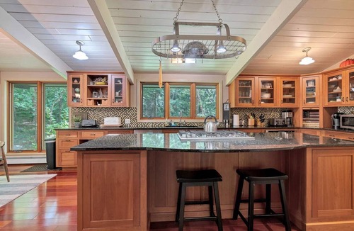 Quechee House | Quechee House with Hot Tub, Sauna & Club Access