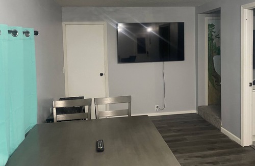 Hamilton House | Quiet 5 bedroom home with hot tub and EV Charger.