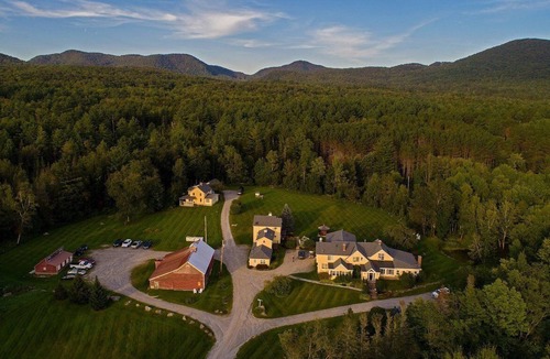 Mendon Apartment | Red Clover Spacious King Suite near Killington