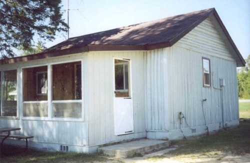 West Branch Cabin | Relax and Play: Lakeside Cabin with Beachfront, Kayaks and Fun-Filled Activities