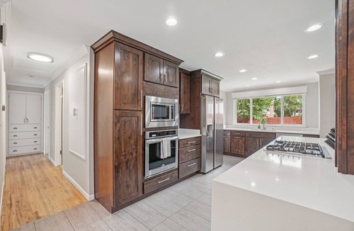 Holladay House | Relaxing Rambler- Large Yard, Hot Tub & More!