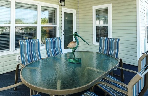 Holmes Beach House | Ride the Tide – Heated Pool Home | Steps to Holmes Beach | Heated Pool | Free WIFI & Trolley , NO Roads to Cross, Dog*(See Note)Allow