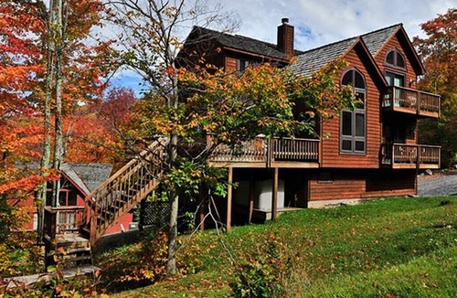 Northface House | Right beside Salamander Ski Trail! Excellent Hike/Bike Bookings Available!