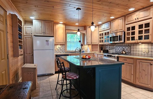 Tower House | River Bend Escape | Riverfront + Boat & Jacuzzi