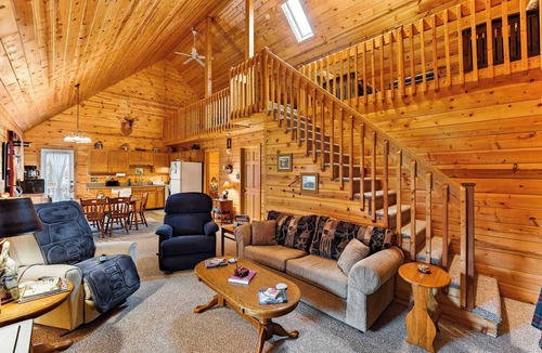 Cabins Cabin | River Retreat w/Loft, Game Fun, Fire Pit & Fun