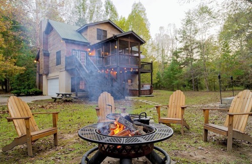 Sautee Nacoochee Cabin | Riverfront 3BR cabin with hot tub, game room, and fishing