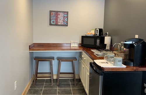 Kingfield Apartment | Riverfront mountain retreat
