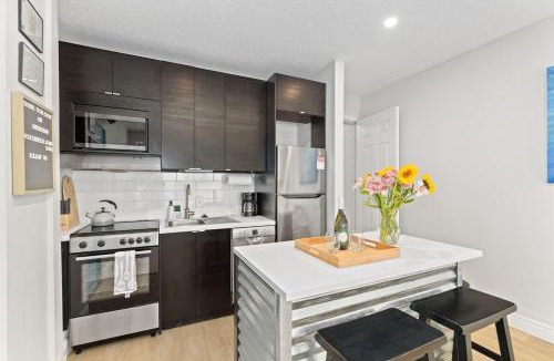 Cocoa Beach House | Romantic 1BR Cottage, 1 block from the Beach, 3 min Walk to Downtown
