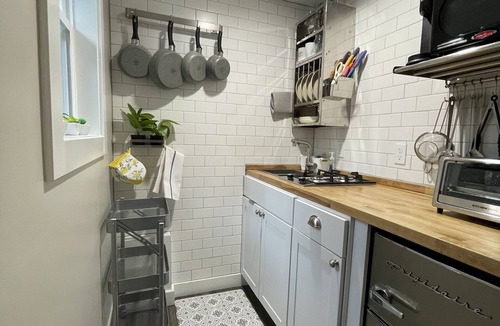 Onekama Apartment | Romantic Hideaway Studio—Pool & Hot Tub—Lake Michigan Access—2 Kayaks Provided!