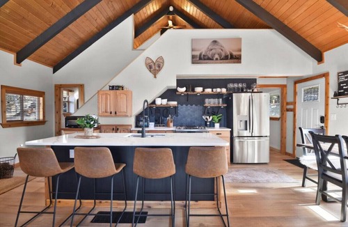 Spring Valley Cabin | Romantic Lakefront Cabin | Hot Tub + Incredible Views