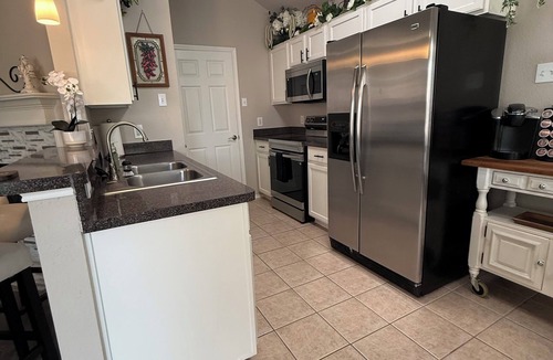 South Arlington House | Rustic-Chic Mansfield Sports & Entertainment Retreat 3-2 Full-Access House