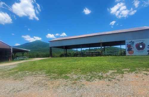 Peaks RV Rental | RV Campsites at Peaks of Otter Winery & Orchards