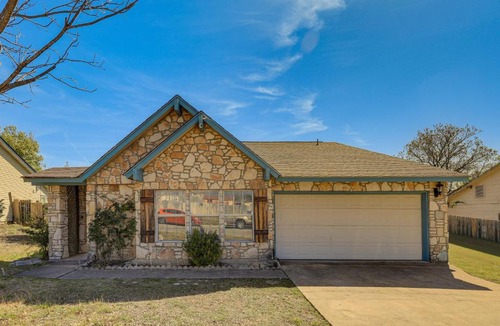 Heritage House | San Antonio Retreat w/Fenced Pool, Near SeaWorld