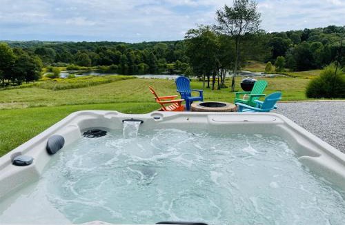 Makanda House | Scenic 2BR A-Frame w Hot Tub & Views