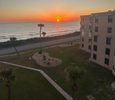 Ormond Beach Hotel | Sea Turtle Bungalow