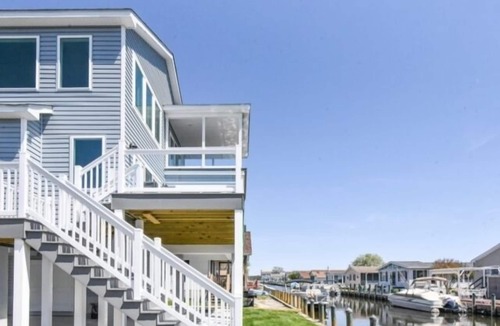 Selbyville House | Seas The Day says it all. 4 BR house on the canal!