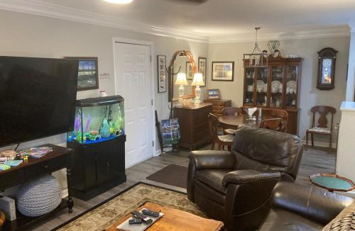 Athens Apartment | Secluded 3 bed 2 bath condo in Athens close to Five-Points