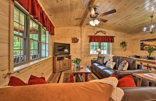 Wardensville House | Secluded Mountain Cabin in Wardensville!