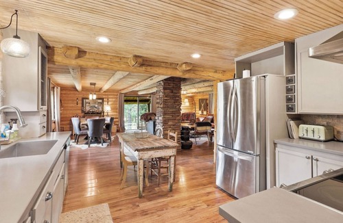 Condon Cabin | Serene 2-bedroom cabin in charming Montana perfect for relaxing stays