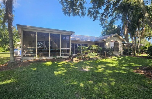North Forest Hills House | Serene Lakefront North Tampa Top-Notch 4-bed Courtyard Home Golf Cart Getaway
