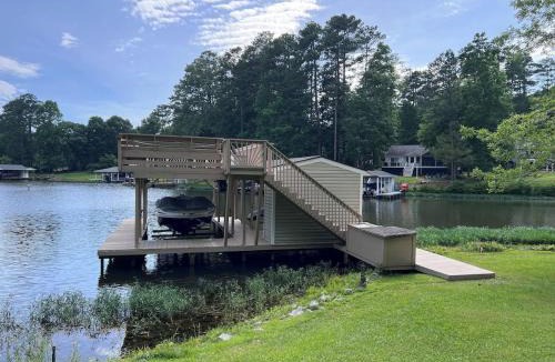 Henrico House | Serenity at the Lake Gaston Peaceful, Waterfront, 3 King Bed, Water Toys, Firepit