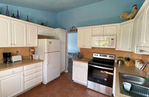 Piney Island House | Silver Thatch -4BR home Close to the beach. Linens and Towels Provided.
