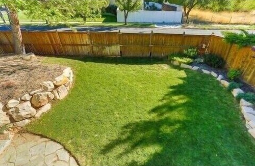 Sandy Apartment | Ski & Hiking l Summer Pool l King Beds l Large Apartment l Mountain Views