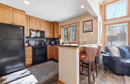 Boyne Falls Condo | Ski In/Out| Combined Upper and Lower Unit 780/781 | 5 Bedroom | Gas Fireplace