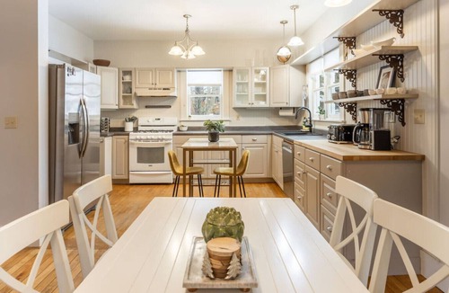 Bridgewater Corners House | Ski Retreat w/Hot Tub near Killington & Woodstock