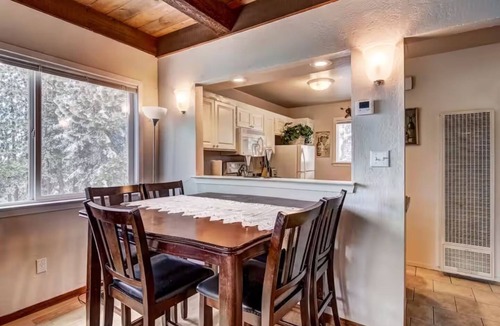 Upper Kingsbury Condo | Sky-High Tahoe Retreat: 3BR/1.5BA w/Valley Views Near Ski Slopes & Lake
