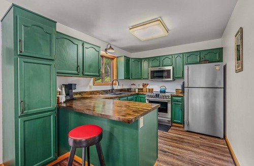 Berkeley Springs House | Skyefall Mountain Retreat: Hot Tub, Fire Pit & Wooded Views | Great for Families