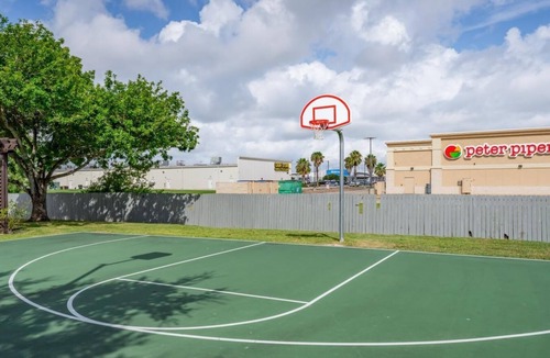 South Side Apartment | Sleepover | Brilliant 1BD/1BA - Corpus Christi