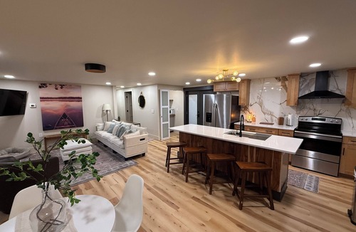 Abingdon House | SoHo-Lakeside Retreat