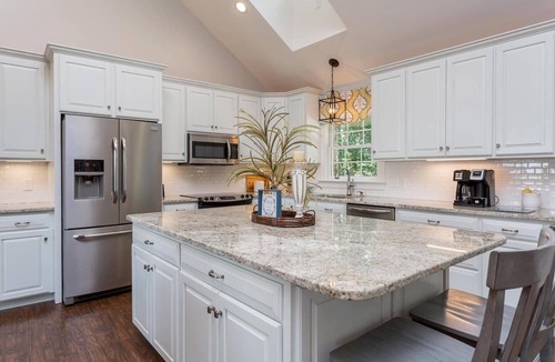 Cross Keys House | Solon Serenity: A Beautiful, Serene Setting with Mtn Views, Weekly and Monthly Discounts!