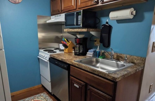 Edray Condo | SPACIOUS 1st Flr Studio 3 min Walk 2 Slopes, Bike-friendly, Ridgewood #52