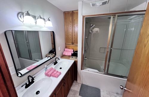 Palenville House | Spacious 3BR Home ~ Sleeps 6 ~ Near Catskill Mountains & Skiing ~ Yard ~ Parking