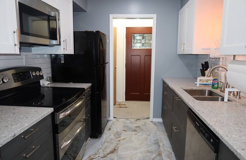 Warren House | Spacious 3BR Home/Smart TVs, Stocked Kitchen & Family Comfort