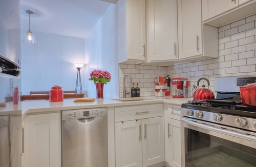 Ditmas Park House | Spacious 3BR in Flatbush w/King Bed, 2 Queens, Fast Wifi, A/C