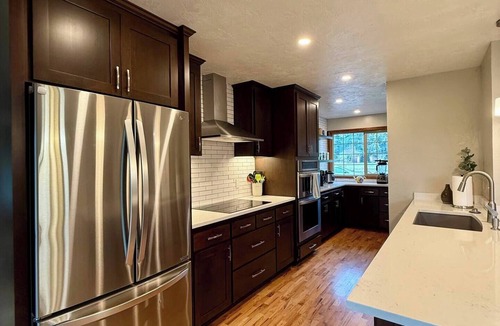 Eugene House | Spacious 4-bed in Eugene - Gated, Fenced Estate 10 min from Downtown/Wineries