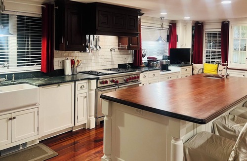 South Walpole House | Spacious 4-bedroom house mins to Gilette/patriots place