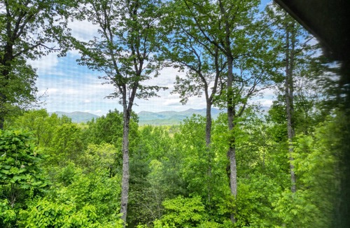 Choestoe House | Spacious 5-bedroom estate in charming Blairsville with fast WiFi & EV charging